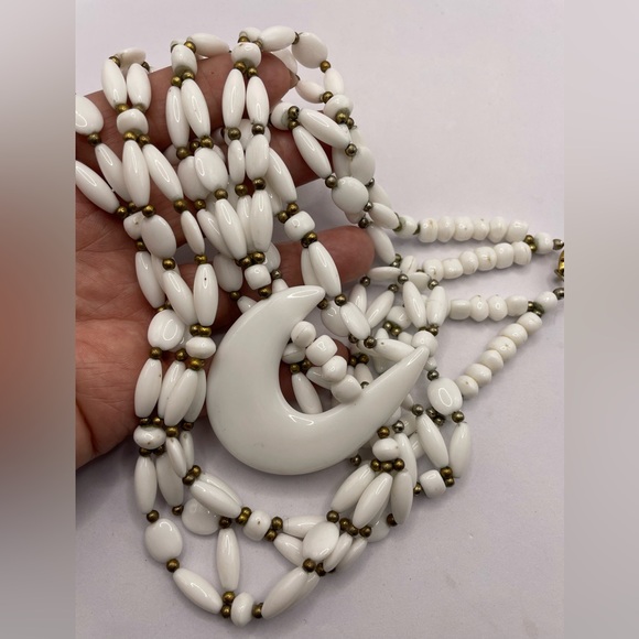 Vintage 1970’s Multi Strand White Acrylic Beaded Necklace Large Crescent Moon - Picture 2 of 6